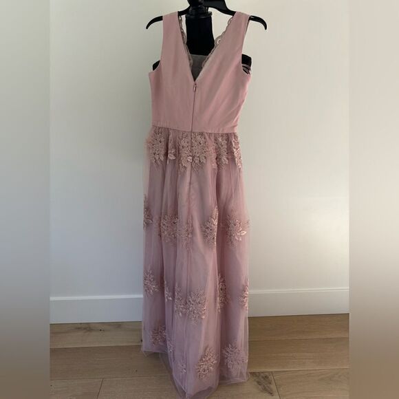 Aubree Embroidered Mess Evening Dress
Chi Chi London - Picture 4 of 5